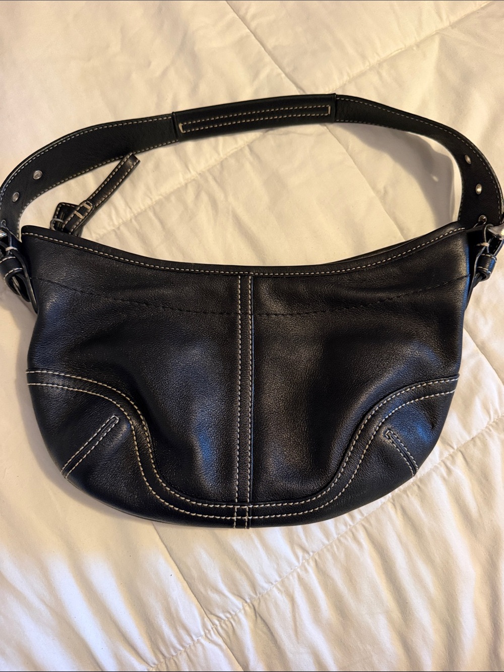 Classic Black Leather Shoulder Bag with Contrast Stitching Coach. Excellent cond